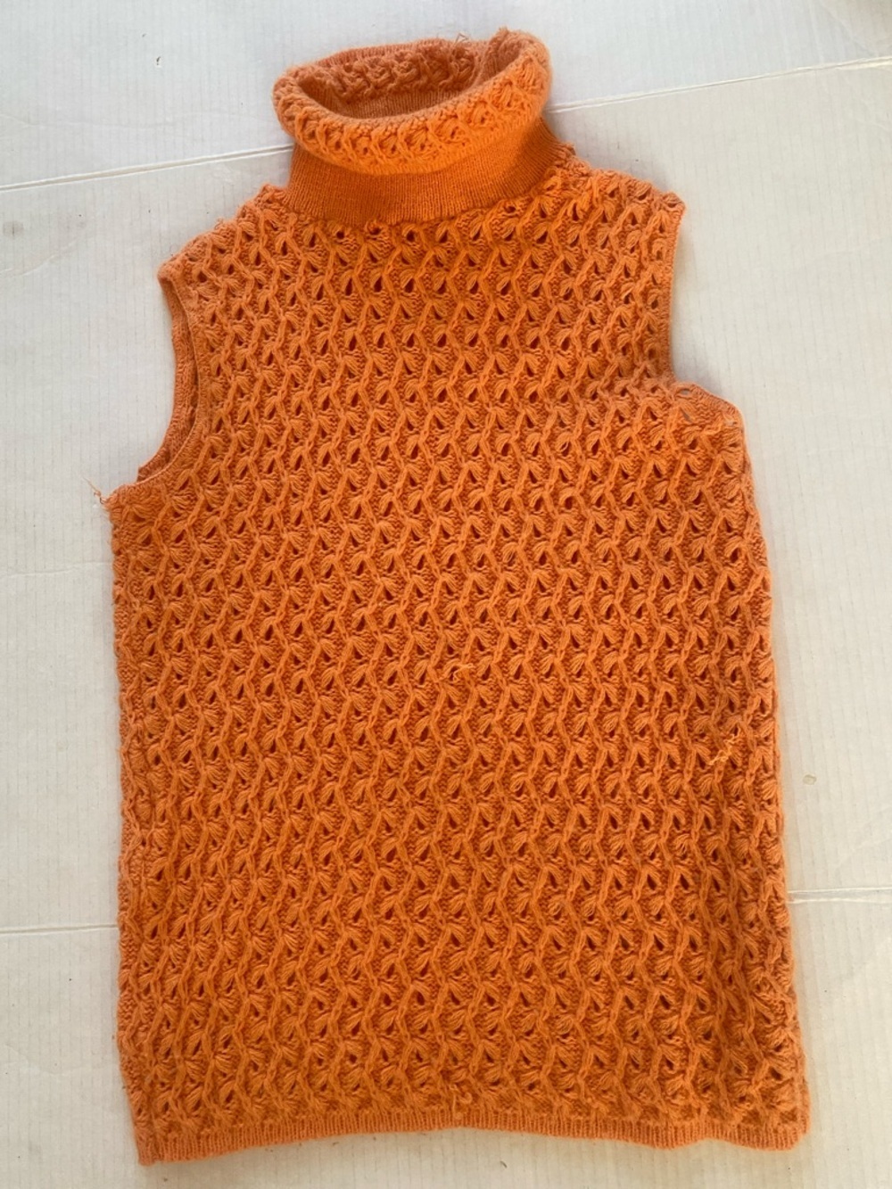 VINTAGE Orange sleeveless knit turtle neck sweater in polyester Sze Small/Medium
